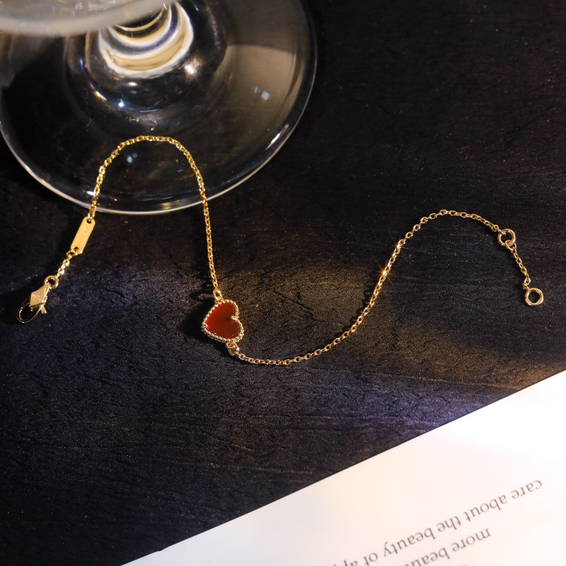 Loco HEART-SHAPED  CARNELIAN SINGLE FLOWER BRACELET