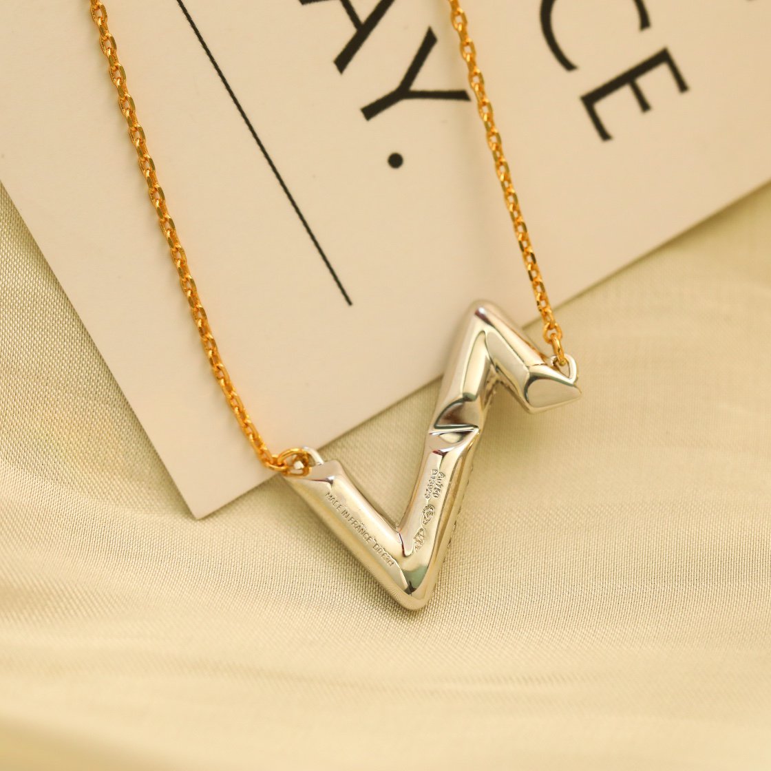¡®Loco¡¯VOLT SILVER DIAMOND PEDANT NECKLACE