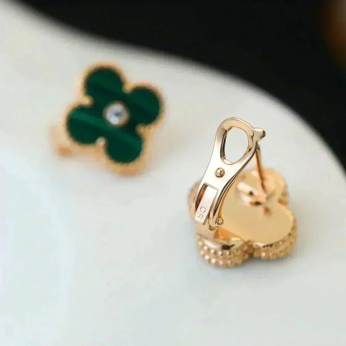 ¡®Loco¡¯CLOVER MEDIUM 1 MOTIFS MALACHITE DIAMOND EARRINGS