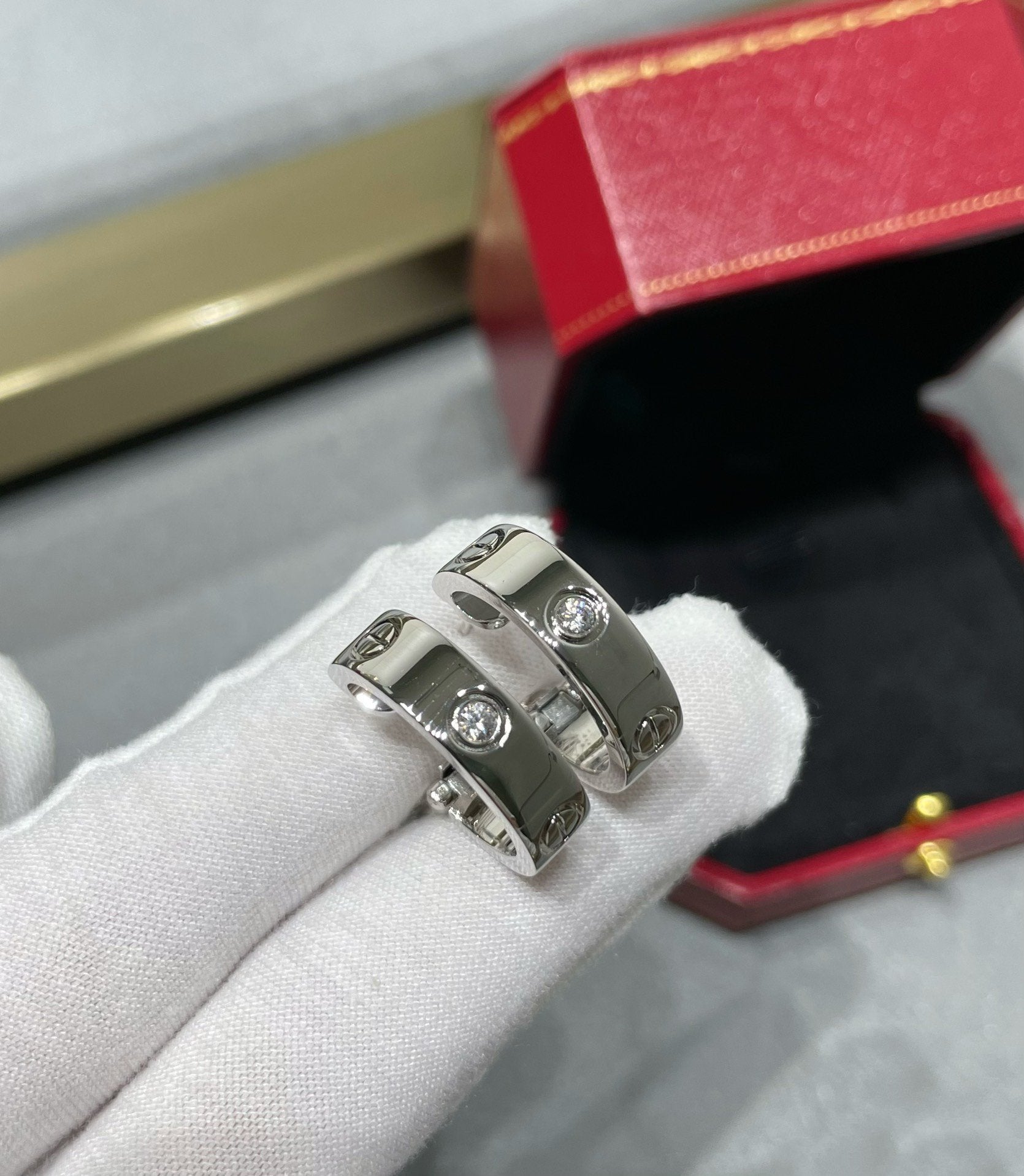 ¡®Loco¡¯LOVE 5.5MM 1 DIAMOND EARRINGS