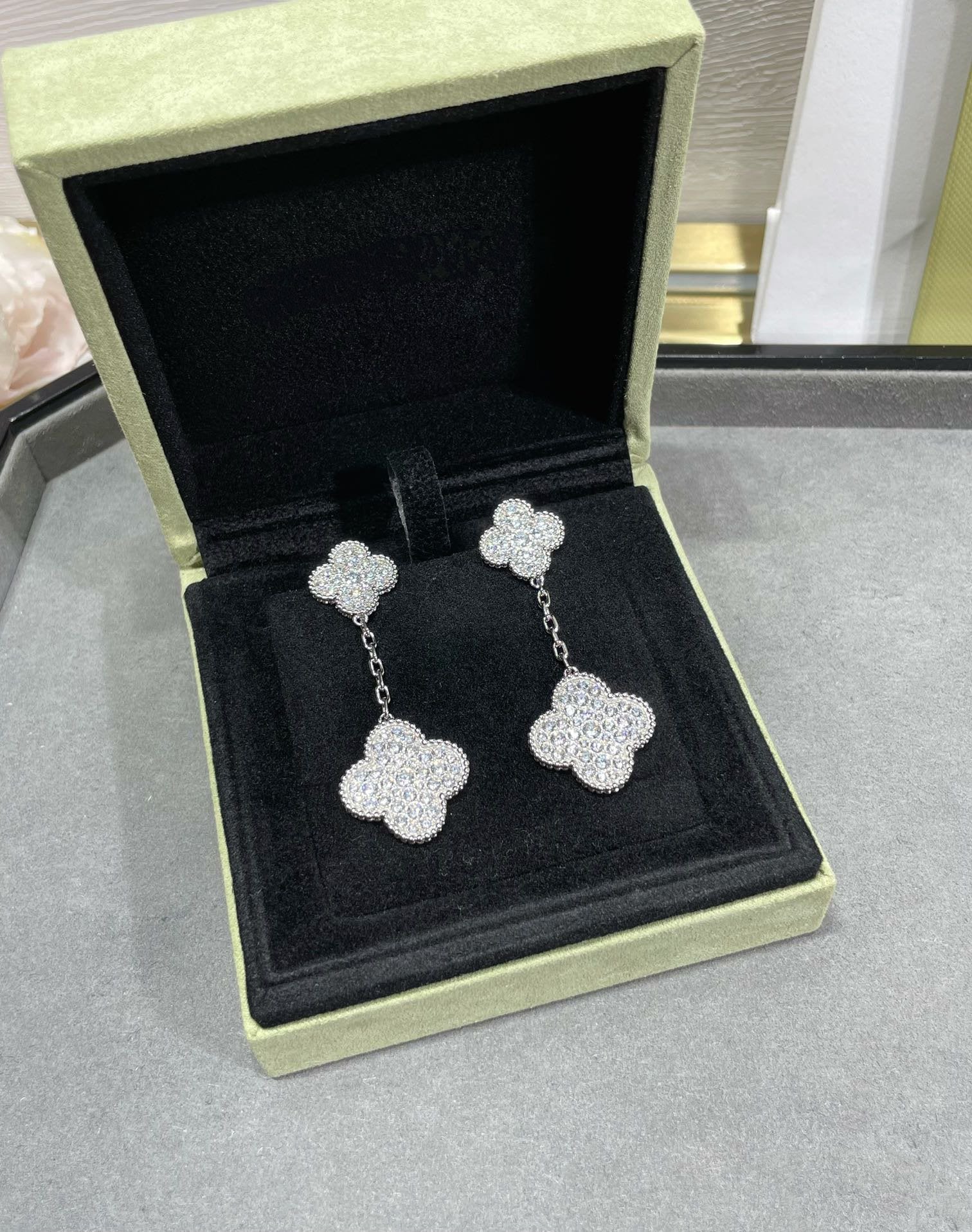¡®Loco¡¯CLOVER 2 MOTIFS DIAMOND PAVED SILVER EARRINGS