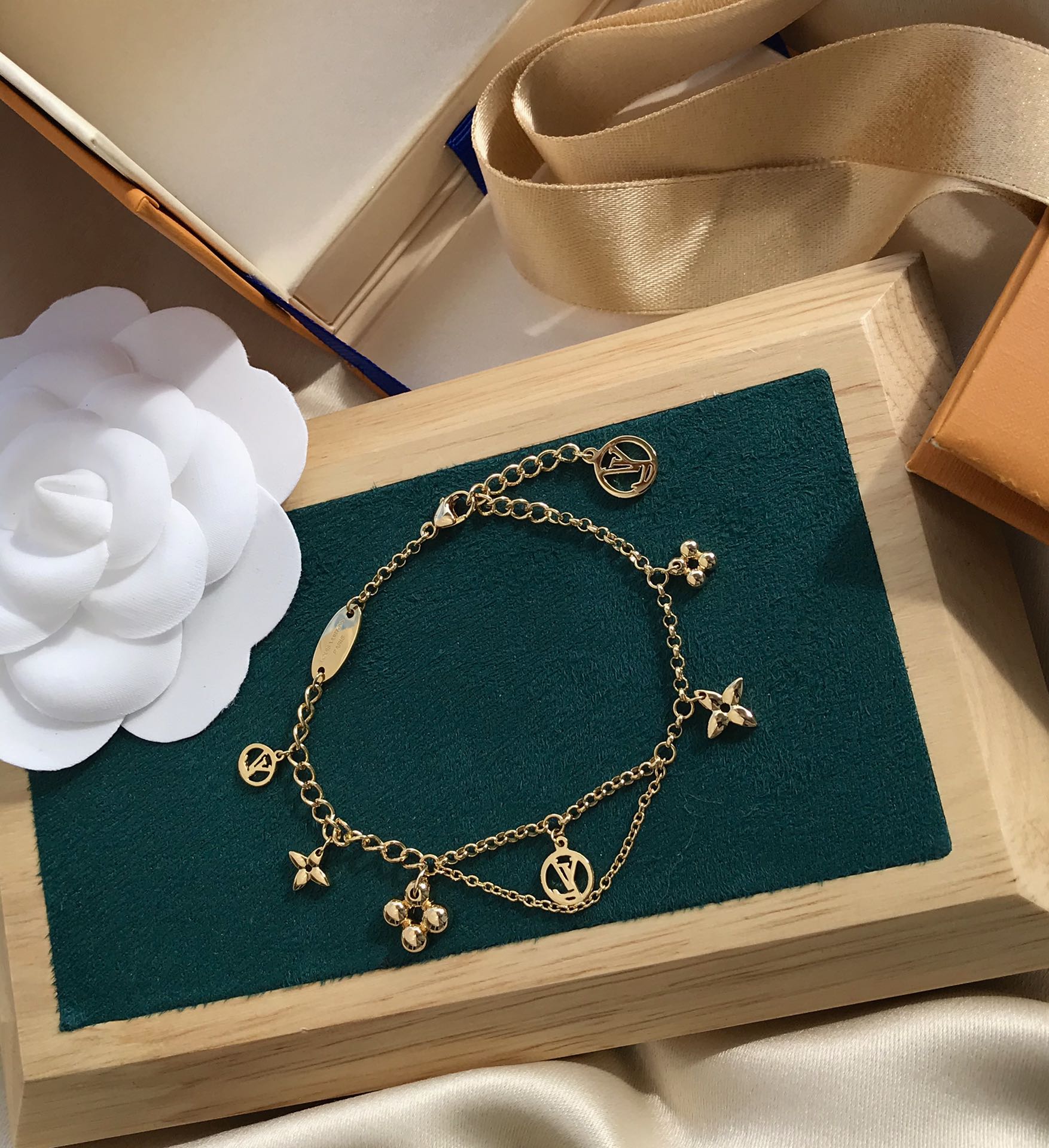 ¡®Loco¡¯BLOOMING PINK GOLD MOP BRACELET