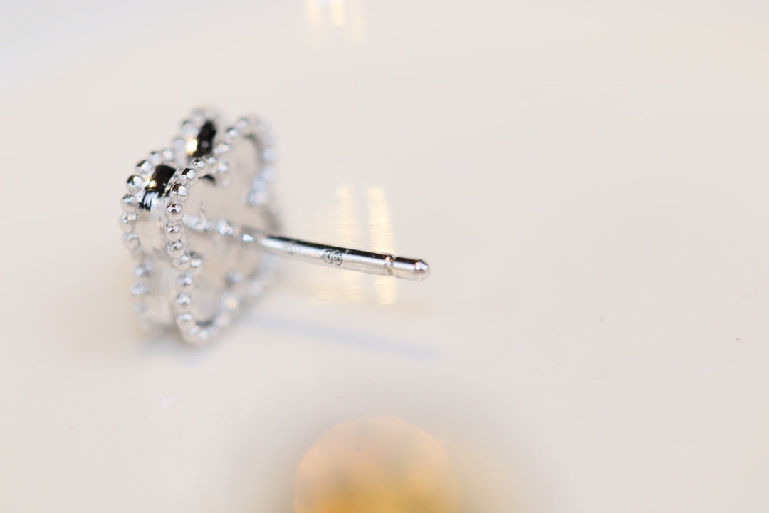 ¡®Loco¡¯CLOVER MINI TURQUOISE SILVER STUD EARRINGS