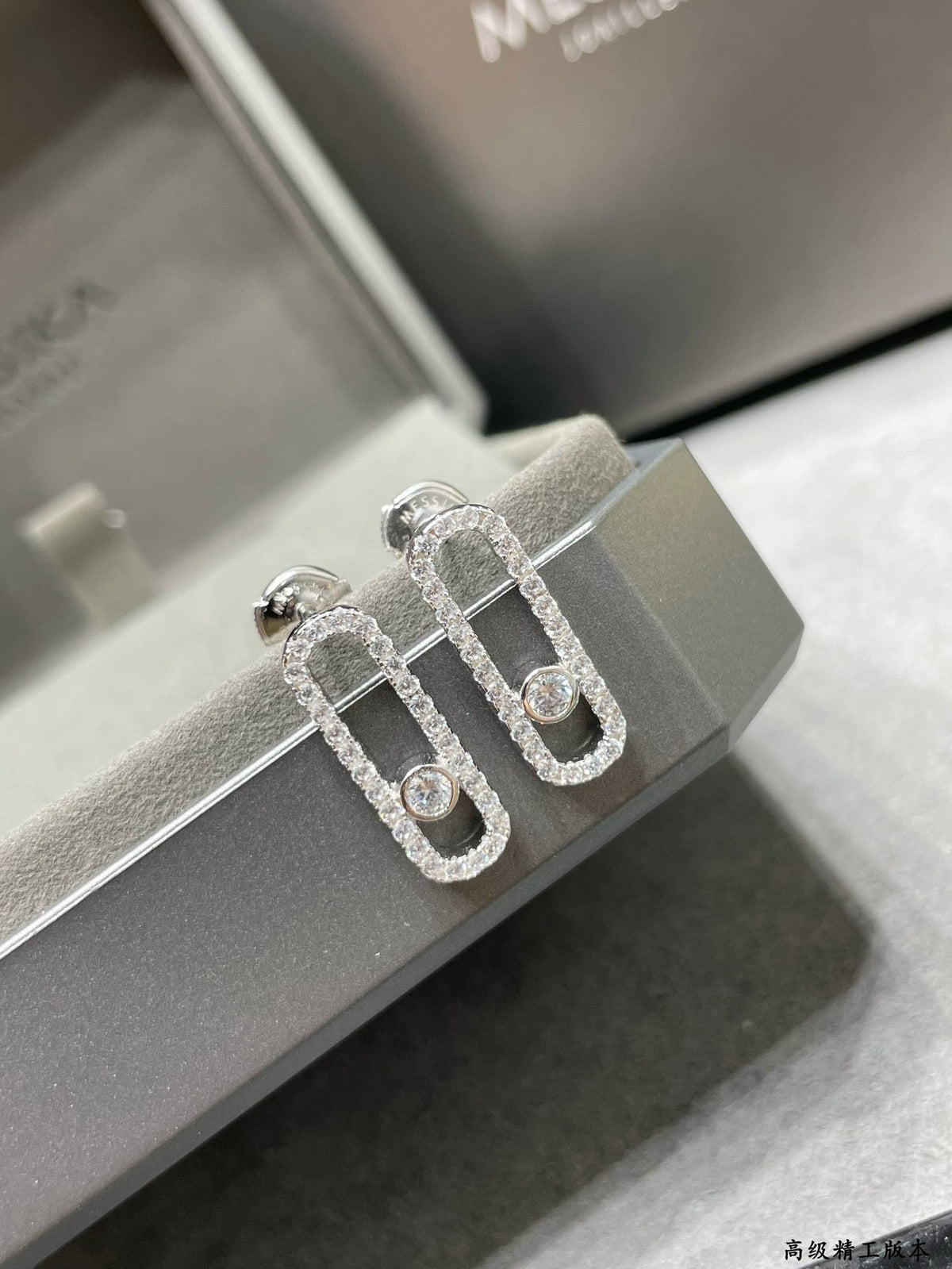 [Loco]MOVE UNO STUD DIAMOND PAVED EARRINGS
