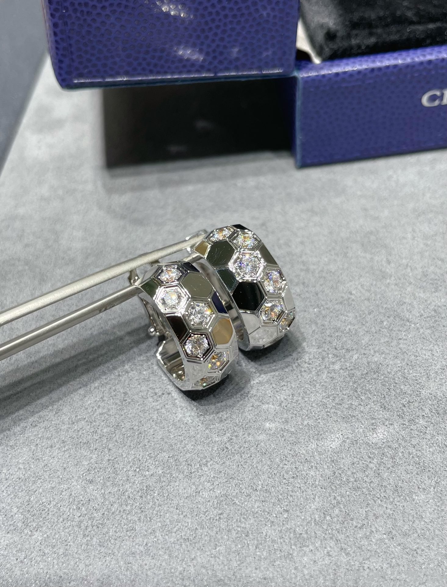 ¡®Loco¡¯BEE LOVE DIAMOND HOOP EARRINGS