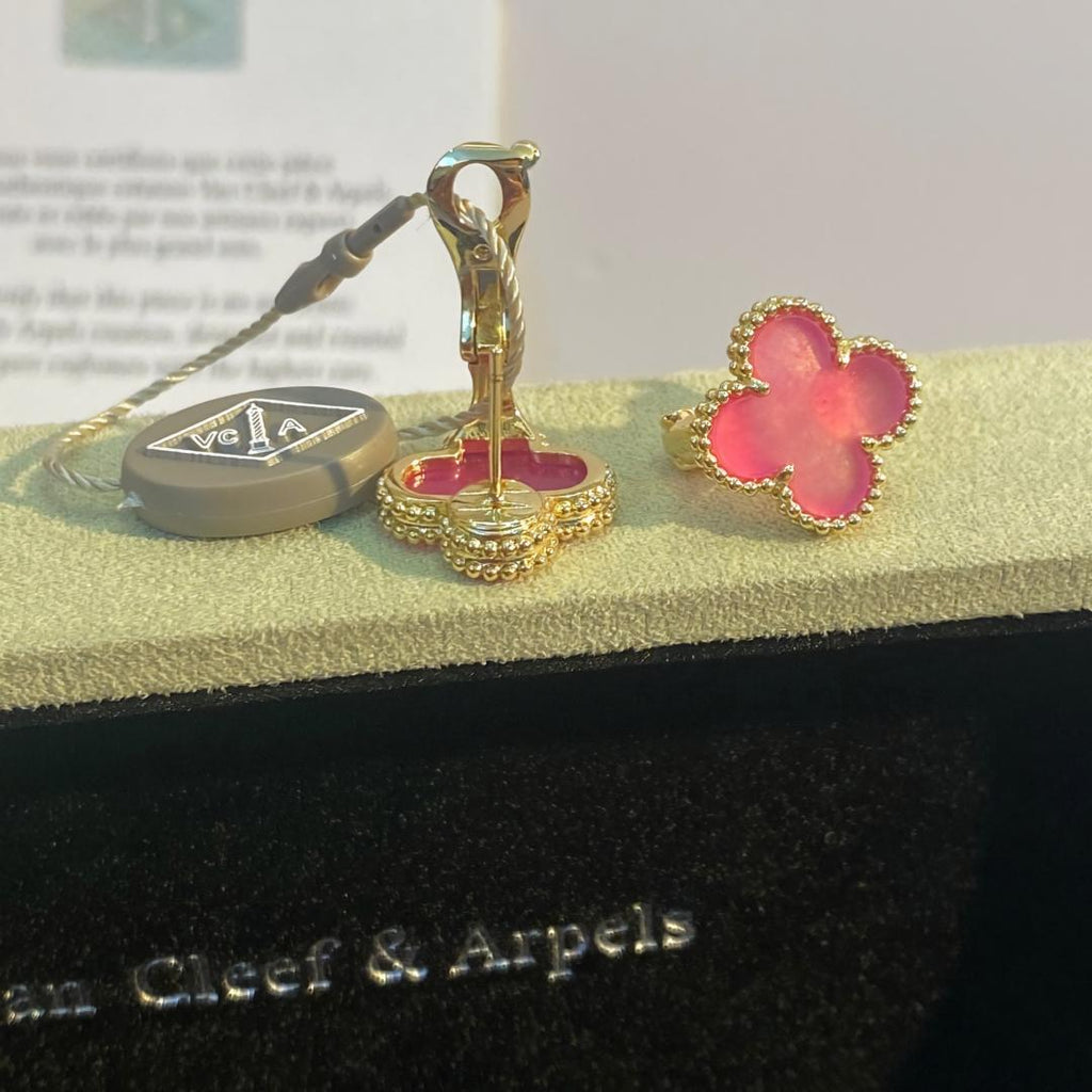 [Loco]NEW CLOVER 15MM PINK ENAMEL STUD EARRINGS