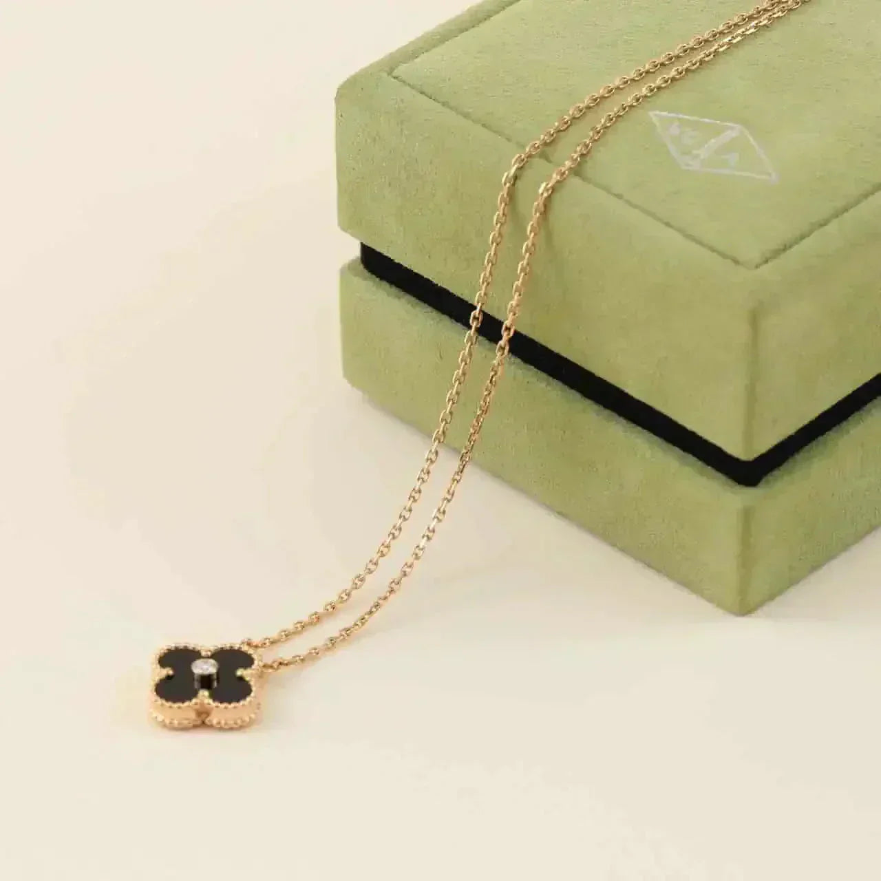 ¡®Loco¡¯CLOVER 15MM DIAMOND ONYX NECKLACE