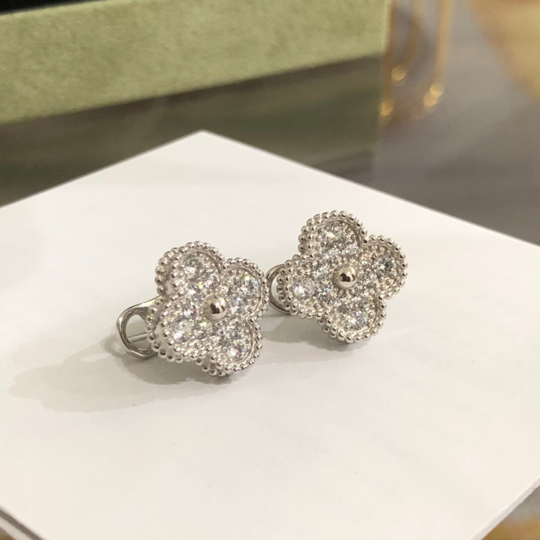 Loco CLOVER 1 MOTIFS DIAMOND STUD EARRINGS SILVER