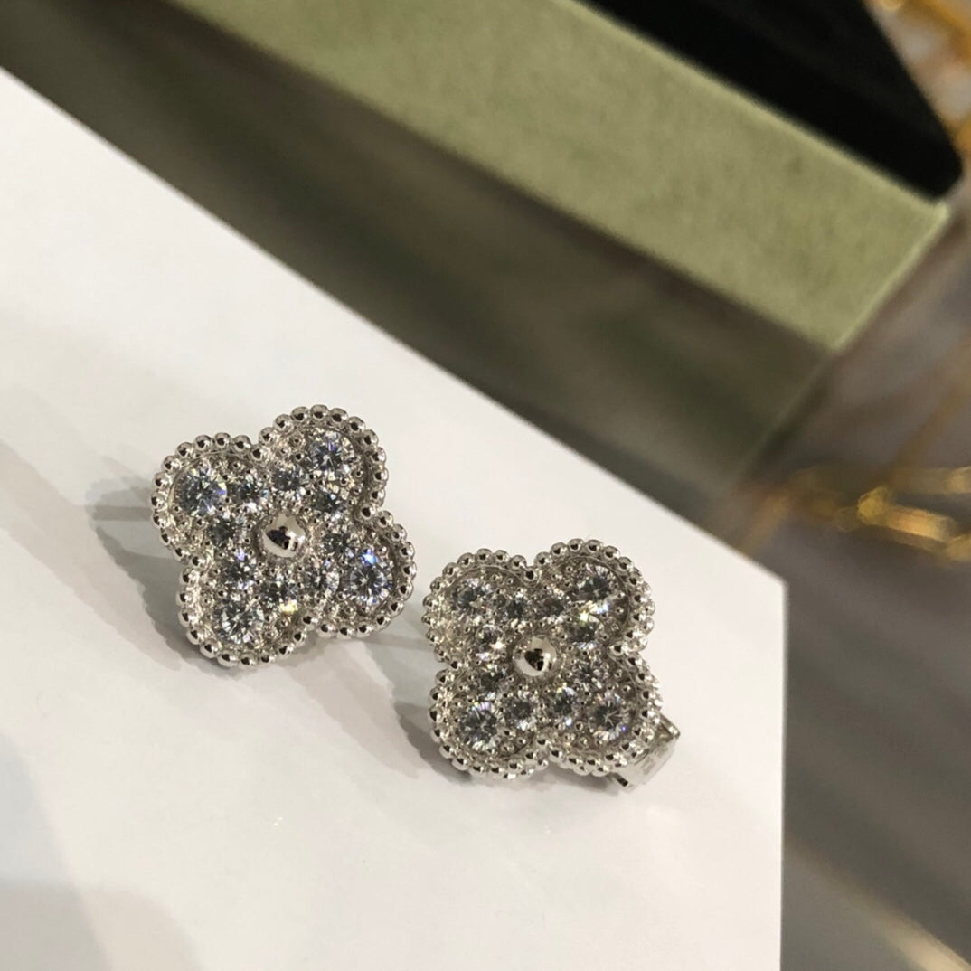 Loco CLOVER 1 MOTIFS DIAMOND STUD EARRINGS SILVER
