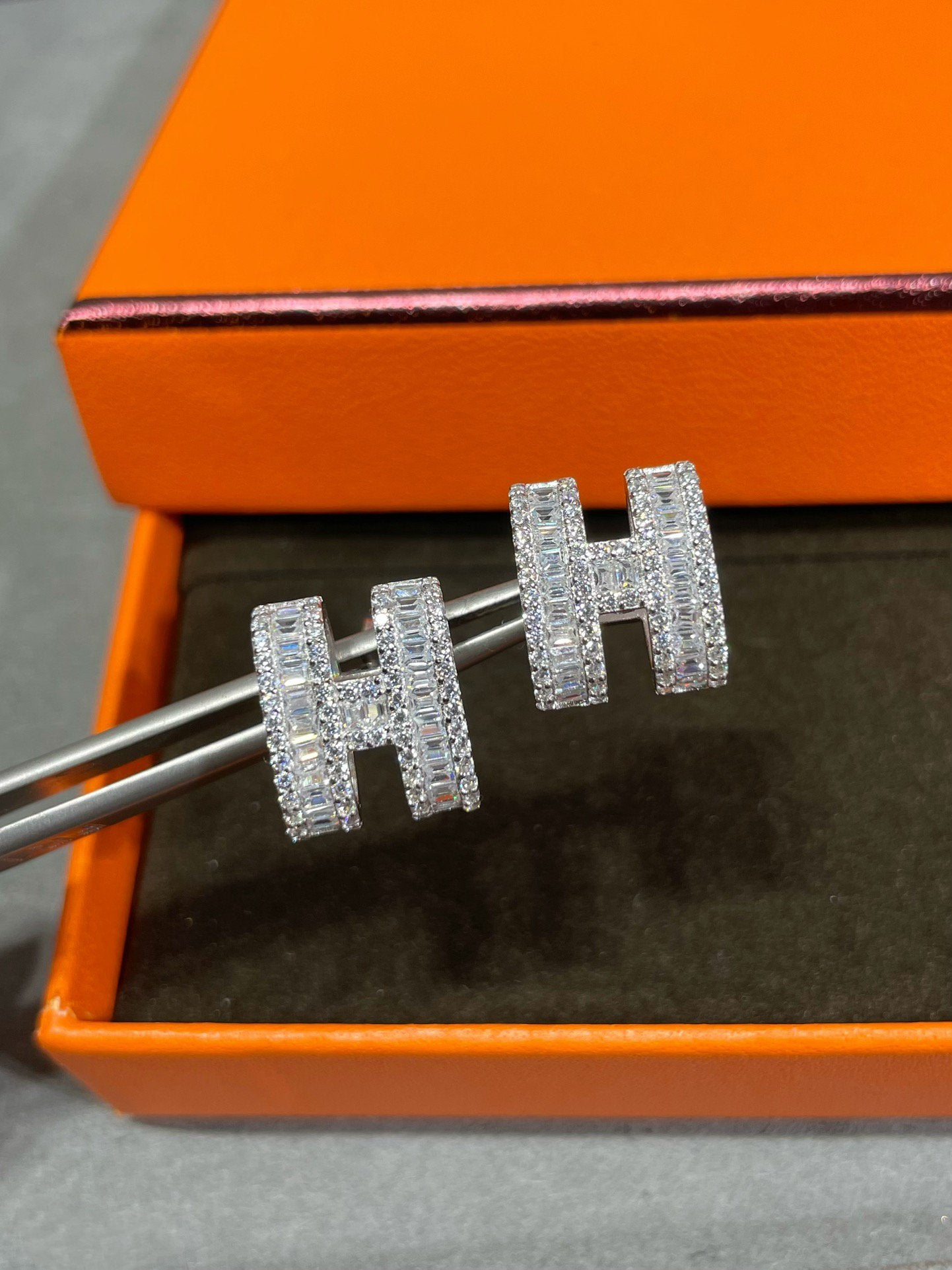 ¡®Loco¡¯H STUD EARRINGS WITH SILVER DIAMONDS
