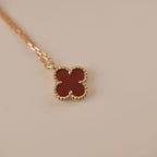 ¡®Loco¡¯CLOVER MINI 9.5MM WHITE CARNELIANS NECKLACE